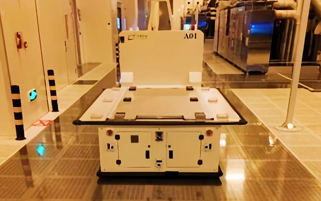 SIASUN mobile robots: lighting up a new journey of semiconductor production